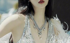 爸爸缓慢而有力的撞着